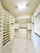 10410 NW 67th St in Doral, FL - Building Photo - Building Photo