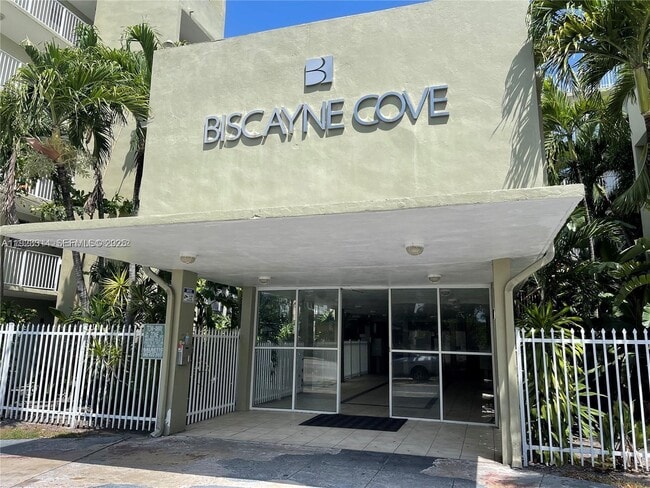 665 NE 83rd Terrace in Miami, FL - Foto de edificio - Building Photo