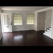 3337 Sutton Rd in Shaker Heights, OH - Building Photo