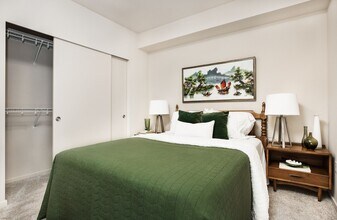 The Hayes on Stone Way in Seattle, WA - Building Photo - Building Photo