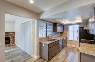 388 W Teague Ave in Fresno, CA - Building Photo - Building Photo
