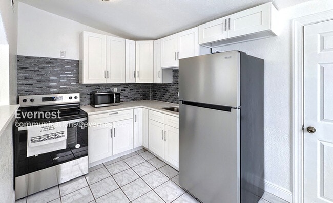 1906 E 98th Ave in Tampa, FL - Building Photo - Building Photo