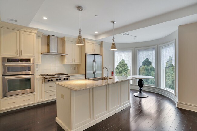 55 Eton Row in Weehawken, NJ - Building Photo - Building Photo