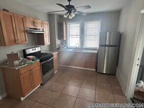 196 Sherman St in Cambridge, MA - Foto de edificio - Building Photo