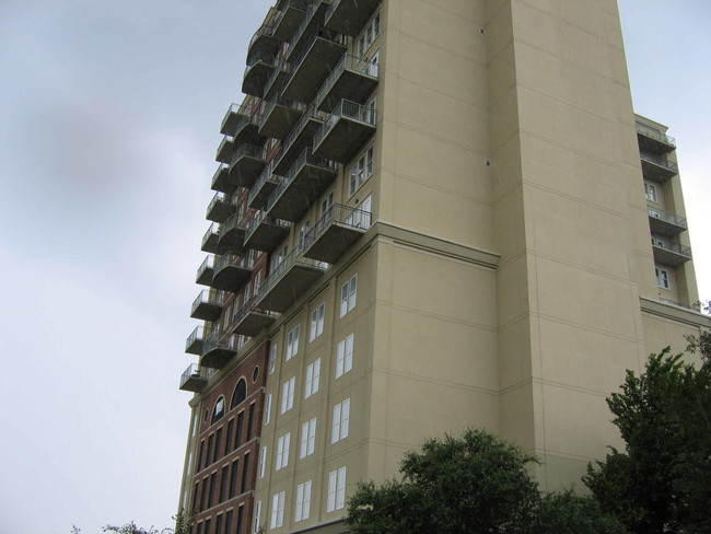 Travis At Knox in Dallas, TX - Foto de edificio - Building Photo