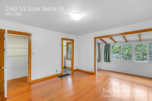 2540 1/2 Glen Green St in Los Angeles, CA - Building Photo - Building Photo