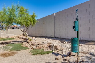 Ashford Manor Apartments in Las Vegas, NV - Foto de edificio - Building Photo