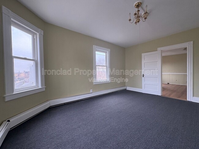 242 Washington St in New Britain, CT - Building Photo - Building Photo