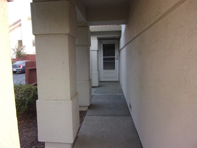 853 Vassar Dr in Vacaville, CA - Building Photo - Building Photo