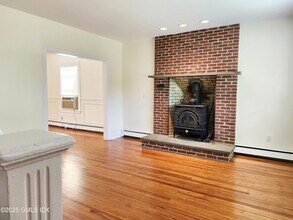 19 Valley Rd, Unit A in Greenwich, CT - Building Photo - Building Photo