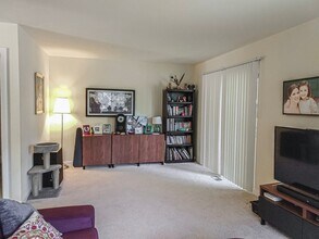 6878 Deer Run Dr in Alexandria, VA - Building Photo - Building Photo