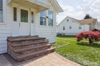 11 S Livingston Ave in Fords, NJ - Building Photo - Building Photo