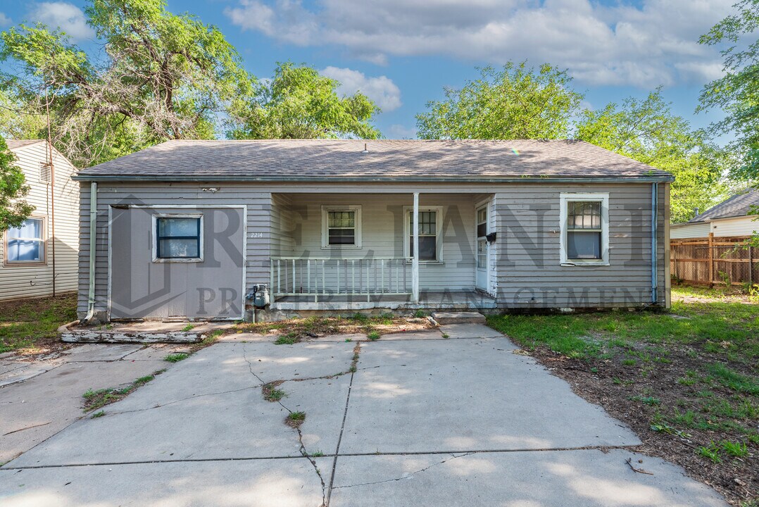 2214 E Random in Wichita, KS - Building Photo