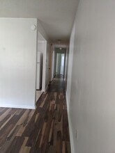 9308 Greyrock Rd, Unit B in Thonotosassa, FL - Building Photo - Building Photo