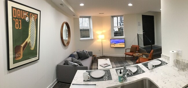 1760 N Clark St in Chicago, IL - Building Photo - Building Photo