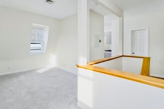 11 Edgemont Rd, Unit 1 in Katonah, NY - Foto de edificio - Building Photo