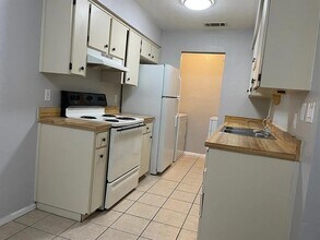 2210 SW 70th Terrace in Gainesville, FL - Foto de edificio - Building Photo