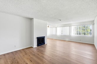 497 S El Molino Ave, Unit 101 in Pasadena, CA - Foto de edificio - Building Photo