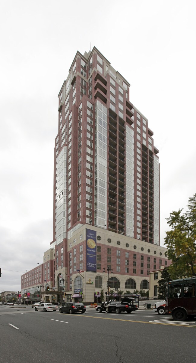 Symphony House Condominiums in Philadelphia, PA - Building Photo - Building Photo