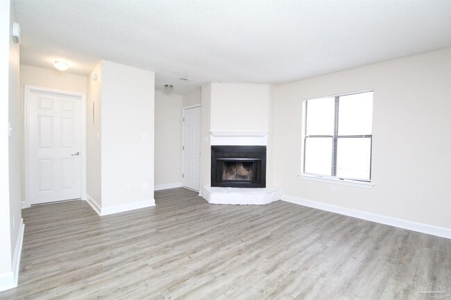 6354 W Fairfield Dr in Pensacola, FL - Building Photo - Building Photo