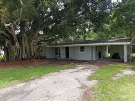 1195 Green Ave in North Fort Myers, FL - Building Photo