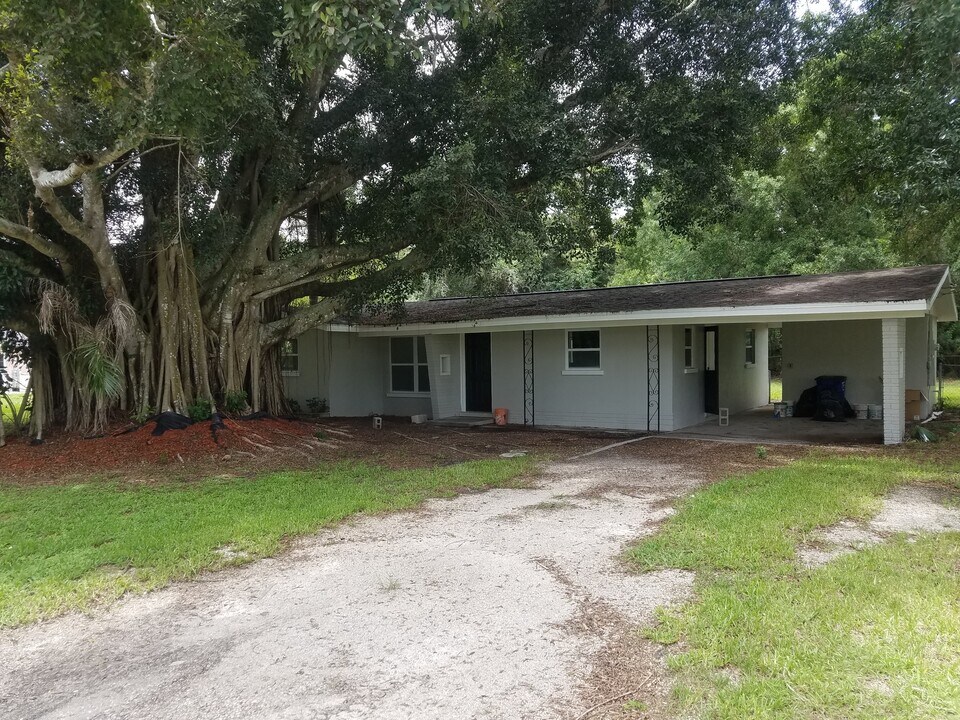 1195 Green Ave, Unit 30-19202 in North Fort Myers, FL - Building Photo