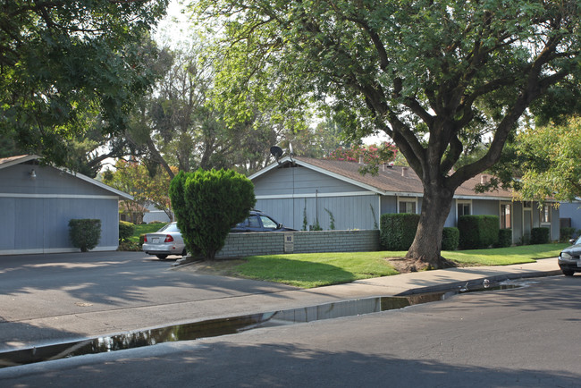 1100 Lucern Ave in Modesto, CA - Building Photo - Building Photo