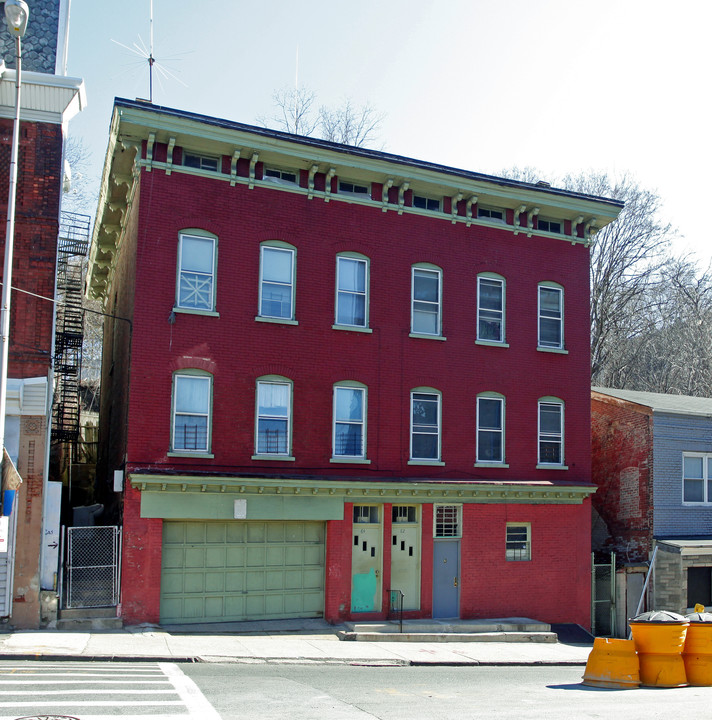 62-64 N Broadway in Yonkers, NY - Building Photo