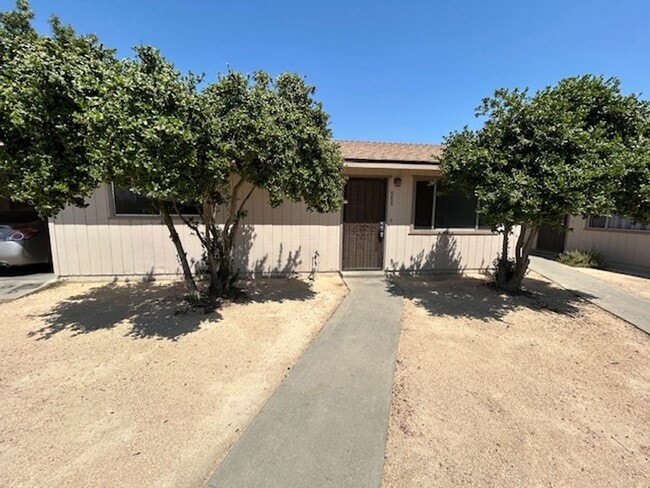 888-888 E Samoa St in Lindsay, CA - Building Photo - Building Photo