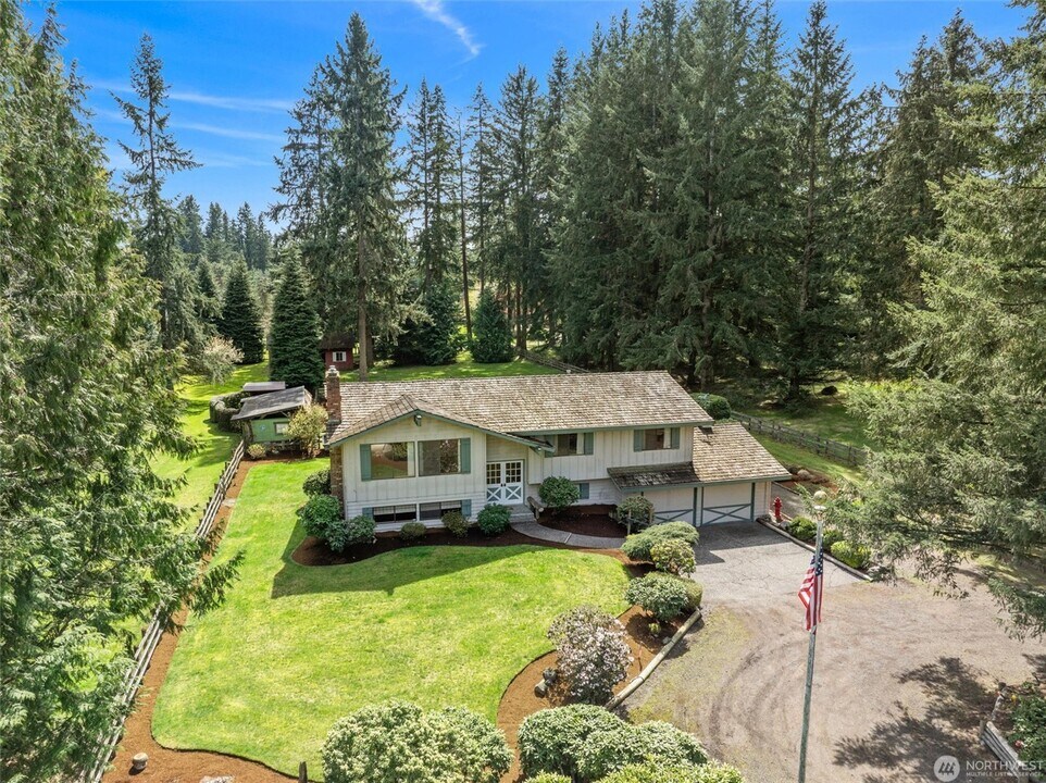 16255 NE 165th St in Woodinville, WA - Foto de edificio