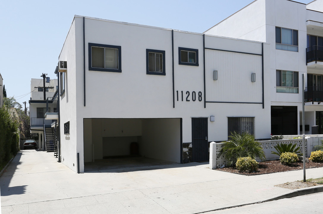 11208 Morrison St in North Hollywood, CA - Foto de edificio