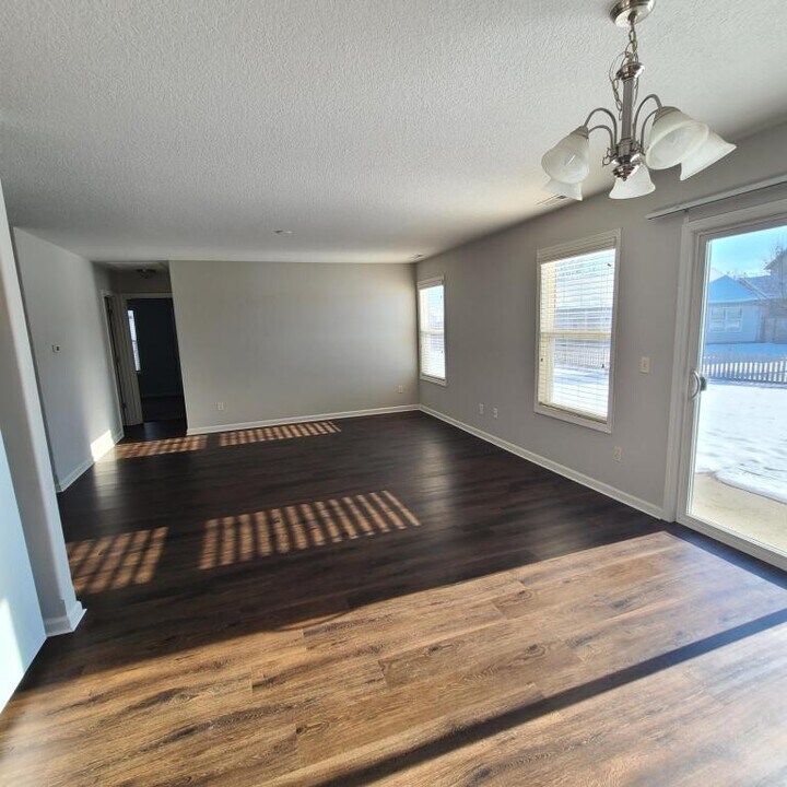 10192 Greenmoor Dr in New Haven, IN - Building Photo