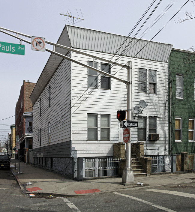 52 St Pauls Ave in Jersey City, NJ - Building Photo - Building Photo