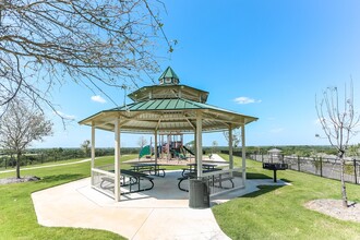 Oak Ridge in Fort Worth, TX - Foto de edificio - Building Photo