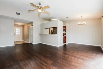 4059 Forecast Dr in Brandon, FL - Foto de edificio - Building Photo