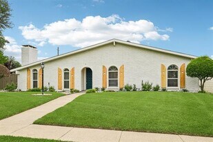 6646 Town Bluff Dr in Dallas, TX - Building Photo