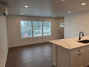 244 N 55th St in Springfield, OR - Building Photo - Building Photo