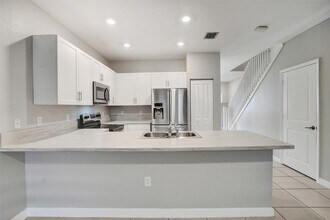389 NE 208th Ter in North Miami Beach, FL - Building Photo - Building Photo