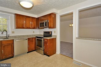 5 Sanders Ct in Gaithersburg, MD - Foto de edificio - Building Photo