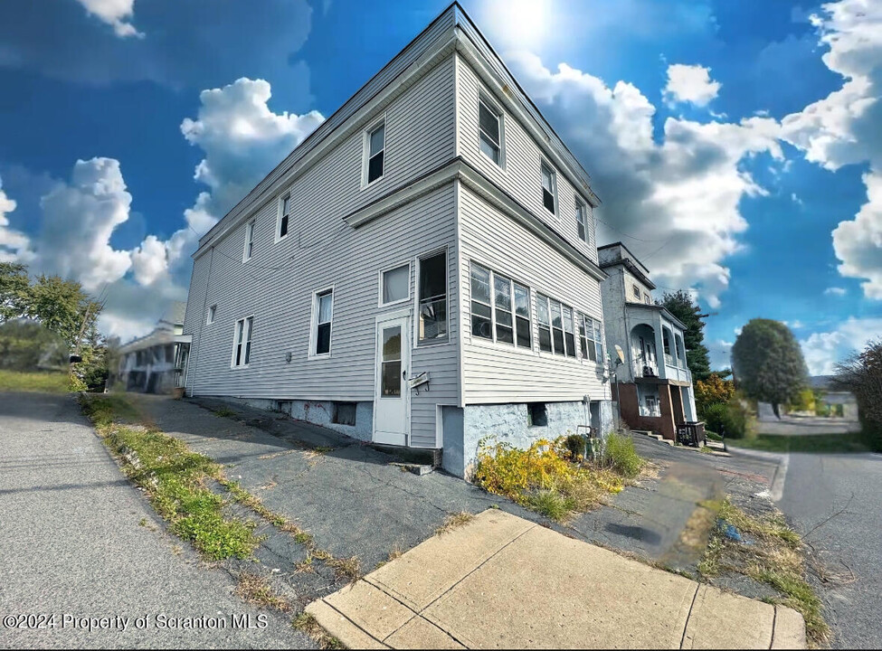 542 Theodore St in Scranton, PA - Building Photo