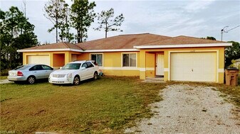 1025 Jaguar Blvd in Lehigh Acres, FL - Building Photo