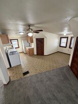 614 Douglas Ave in Des Moines, IA - Building Photo