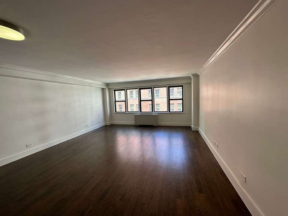 167 E 63rd St, Unit 2 in New York, NY - Building Photo