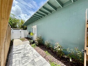 545 1/2 Highland St N in St. Petersburg, FL - Building Photo - Building Photo