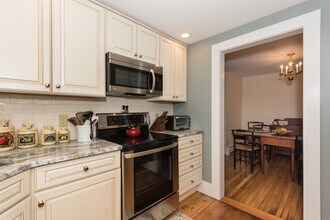 69 Dennett St in Portsmouth, NH - Building Photo - Building Photo