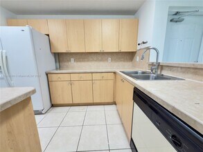 6520 NW 114th Ave in Doral, FL - Building Photo - Building Photo