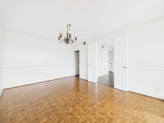 5001 Woodway Dr in Houston, TX - Building Photo - Building Photo