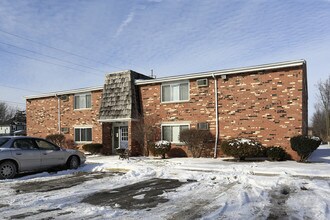 Foster Garden Apartments in Elyria, OH - Building Photo - Building Photo