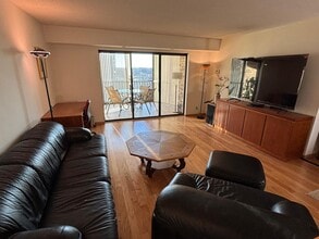 5903 Mount Eagle Dr, Unit 1207 in Alexandria, VA - Building Photo - Building Photo