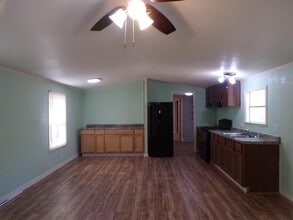 919 Austin St in Kingsland, TX - Building Photo - Building Photo